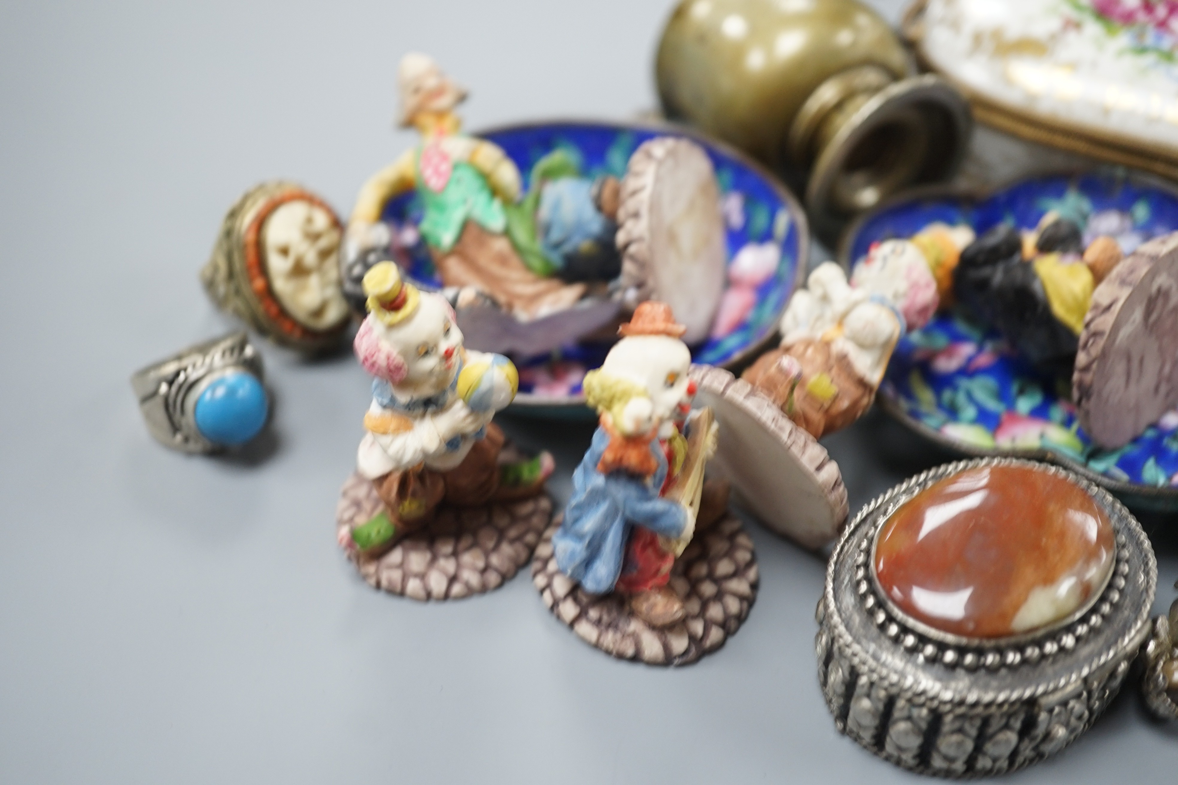 A box of small collectables including a netsuke, Canton enamelled dishes, a horn model of a crocodile, 22.5 cm long etc.